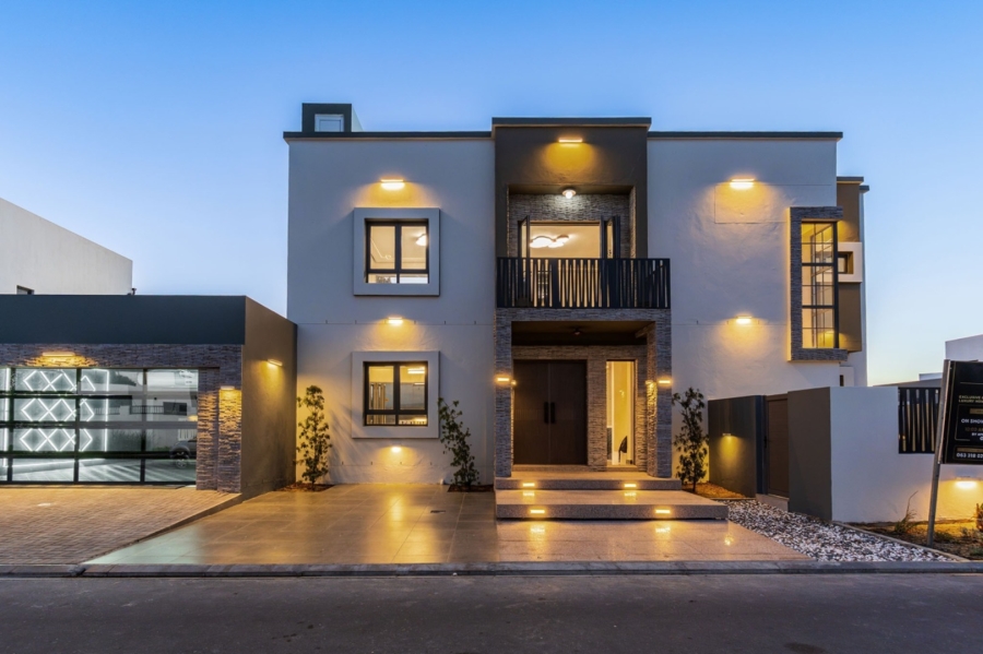 6 Bedroom Property for Sale in Sandown Western Cape